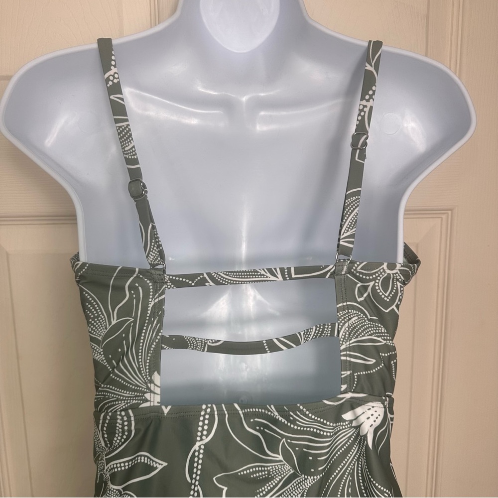 NWT‎ Cupshe 1 Piece Green/white Floral Shirred Cutout Size Medium Swimsuit - Picture 4 of 13